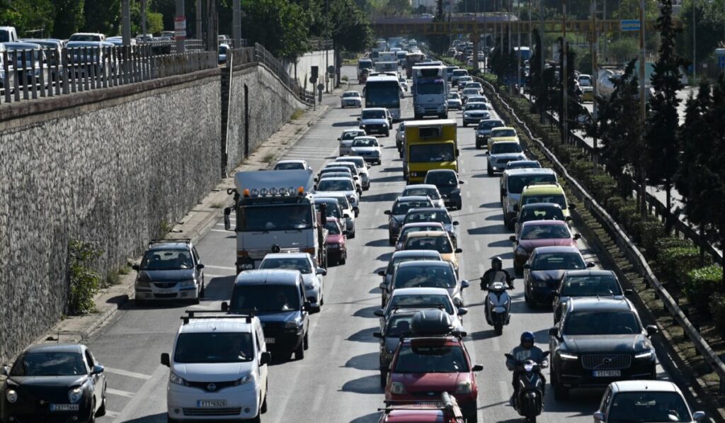 Κίνηση στους δρόμους: «Φράκαραν» Κηφισός και κέντρο Αθήνας – Καθυστερήσεις στην Αττική Οδό