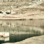 Αποκαρδιωτικές εικόνες από τη λίμνη Μόρνου - Αποκαλύπτονται σπίτια βυθισμένου οικισμού