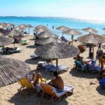 Βγήκαν οι μεζούρες στις παραλίες: 3.000 καταγγελίες σε 2 μήνες - Οι περιοχές «πρωταθλητές» των παραβάσεων