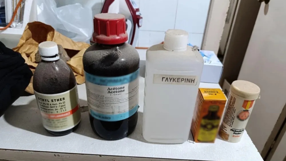 Θεσσαλονίκη: 81χρονος «μπουρλοτιέρης» εκτόξευε ρουκέτες σε πολυκατοικία - Οπλοστάσιο το σπίτι του