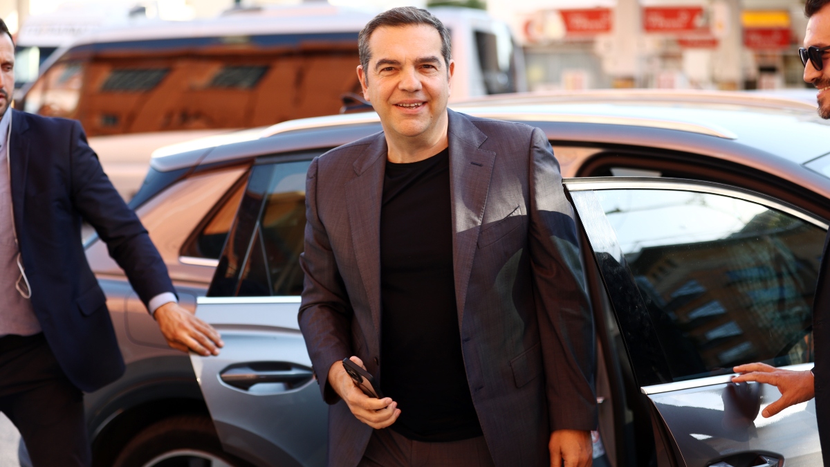 «Κόμμα Τσίπρα» στην επέτειο της Δημοκρατίας;