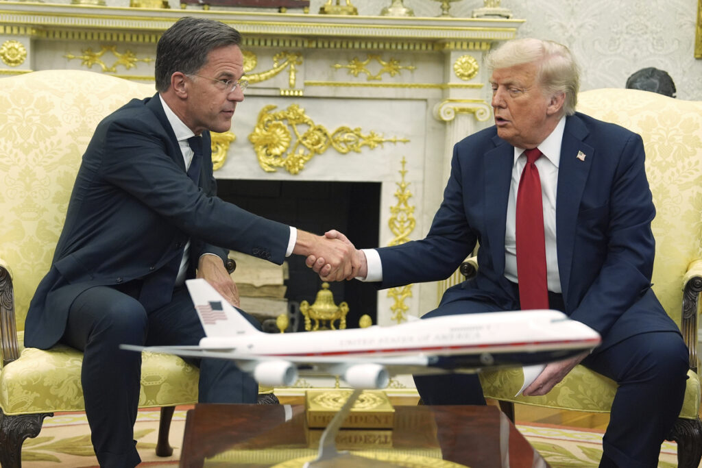 Ο «daddy» κάνει μπίζνες, η Ευρώπη πληρώνει και οι Ουκρανοί… σκοτώνονται: Πίσω από τη συμφωνία Τραμπ – Ρούτε