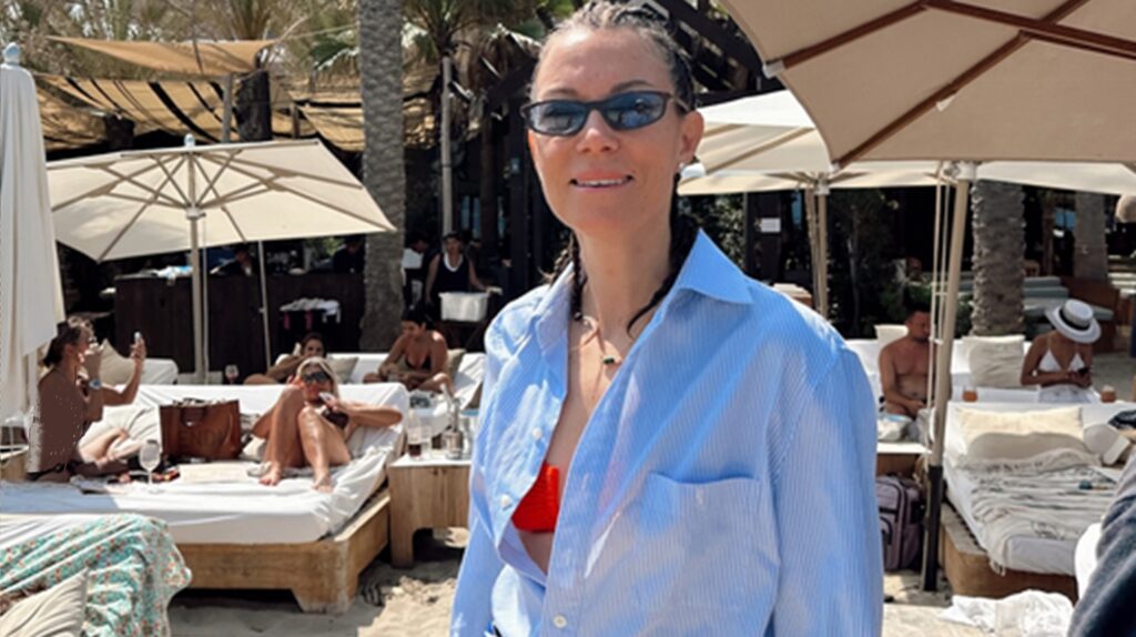 Βίκυ Καγιά: Glamorous αποδράσεις από τις Σπέτσες στην Ίμπιζα