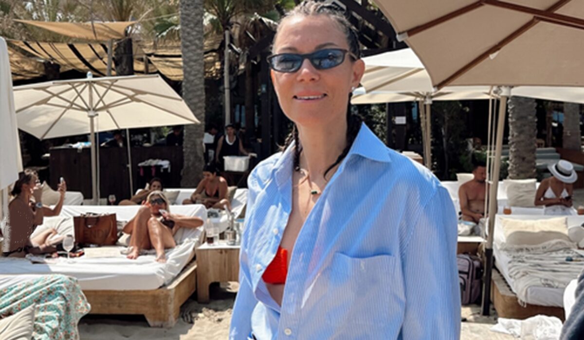 Βίκυ Καγιά: Glamorous αποδράσεις από τις Σπέτσες στην Ίμπιζα
