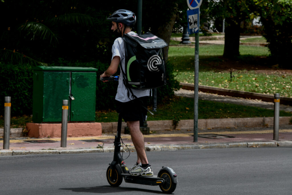 Πού είναι υποχρεωτική η παύση εργασιών αύριο – Όλα τα μέτρα για τον καύσωνα