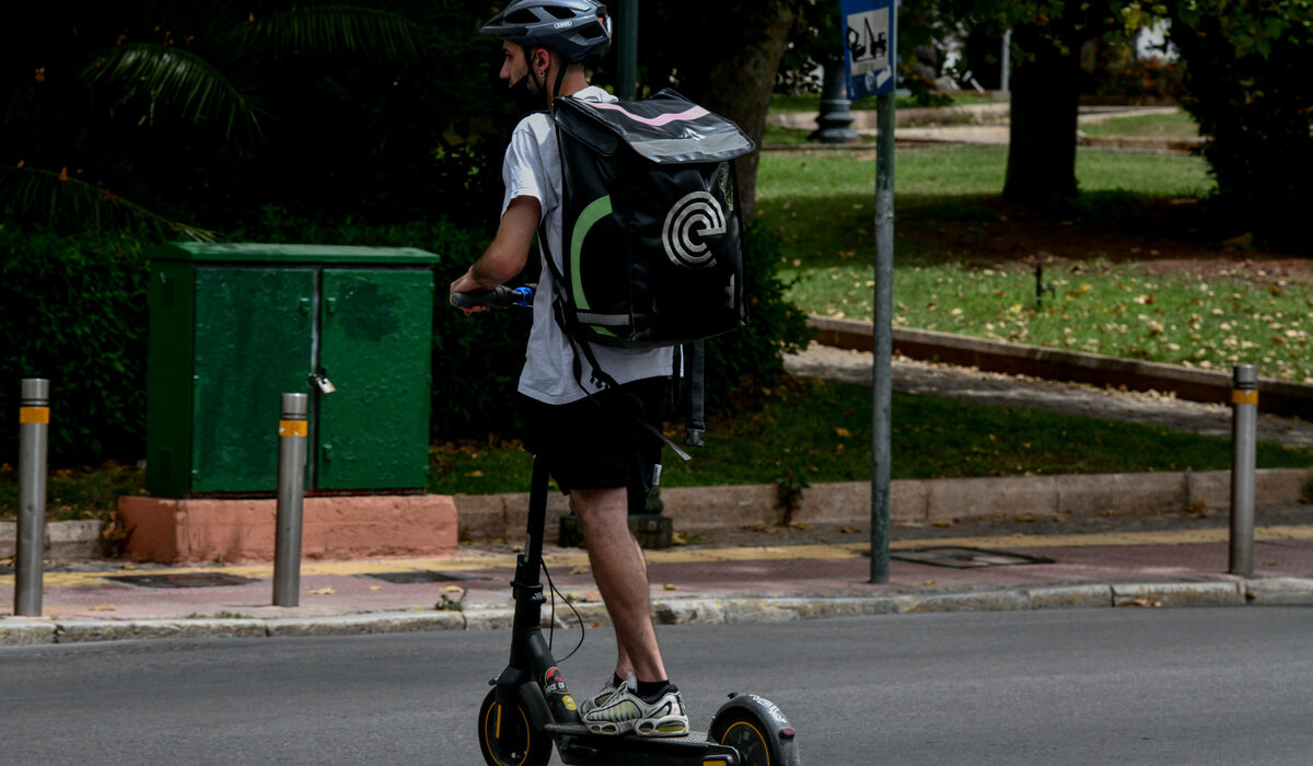 Πού είναι υποχρεωτική η παύση εργασιών αύριο – Όλα τα μέτρα για τον καύσωνα