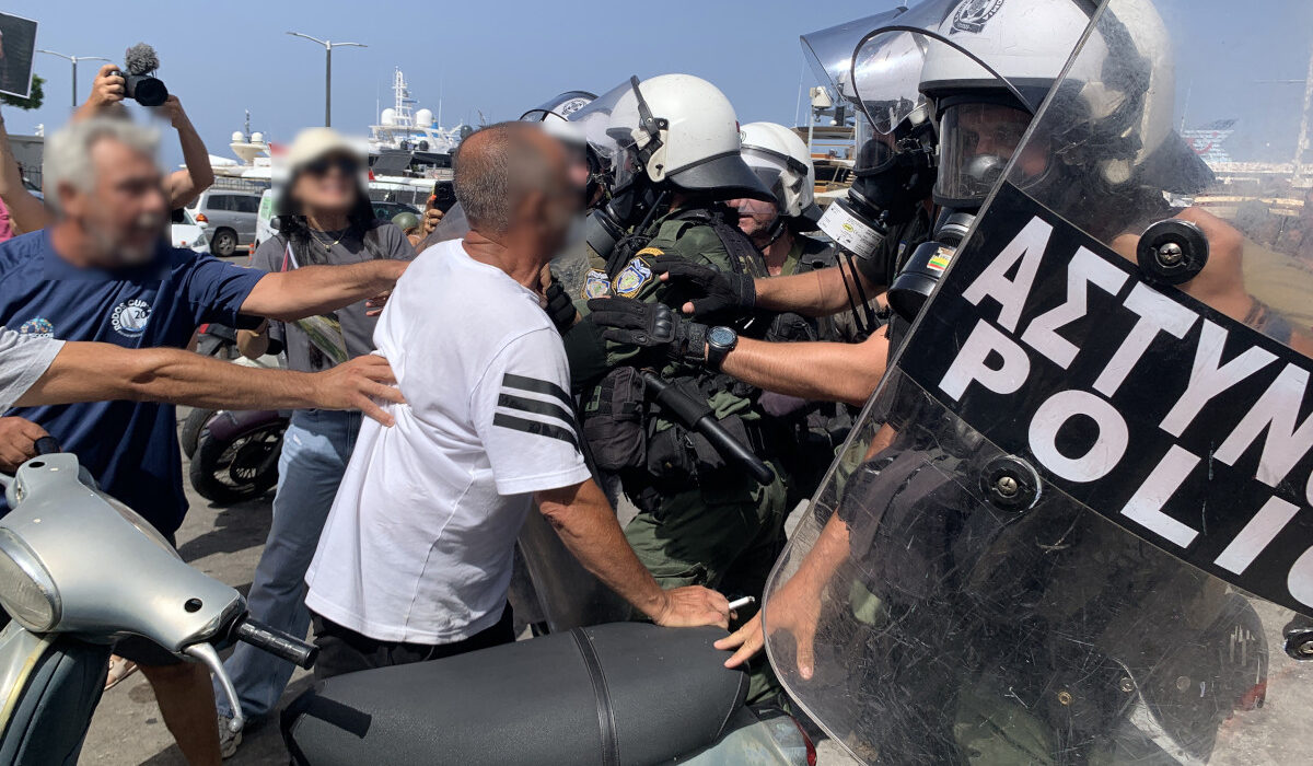 Επεισόδια στη Ρόδο ανάμεσα σε διαδηλωτές και Αστυνομία σε κινητοποίηση για το κρουαζιερόπλοιο που κατέβασε Ισραηλινούς τουρίστες