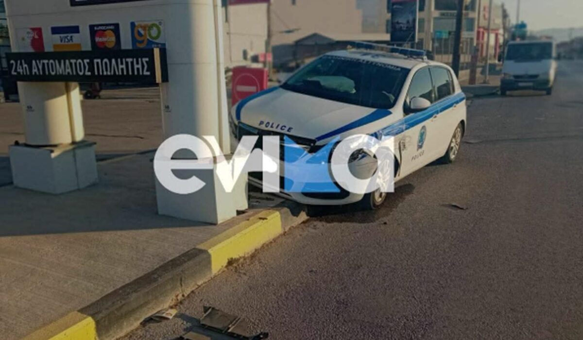 Χαλκίδα: Περιπολικό «καρφώθηκε» σε βενζινάδικο – Πώς έγινε το τροχαίο