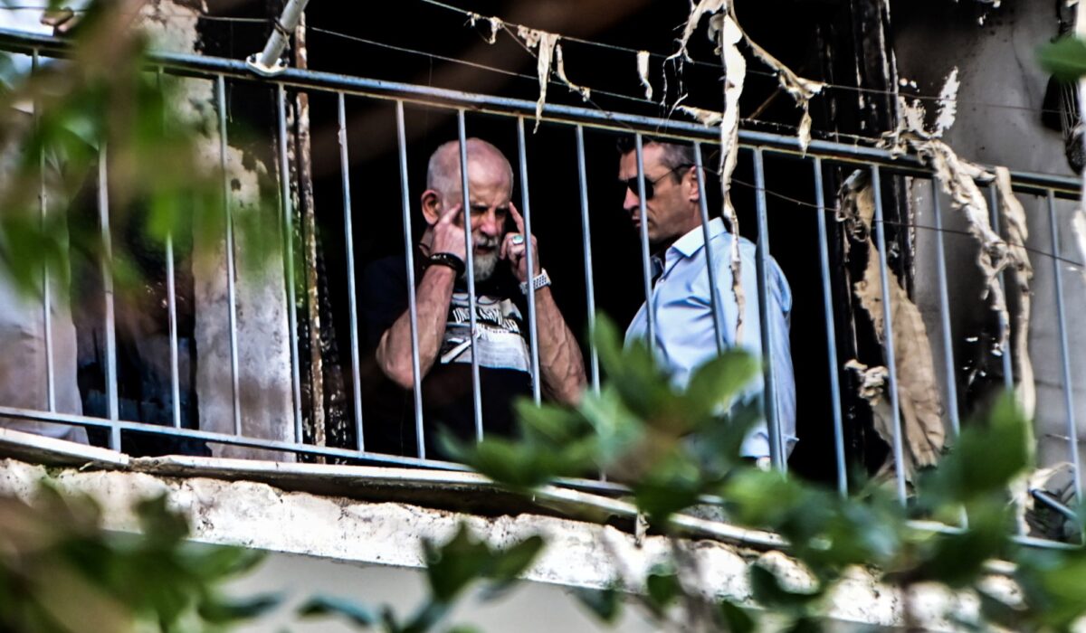 Φωτιά στο σπίτι του Πέτρου Φιλιππίδη: Ψάχνουν για εύφλεκτο υγρό στην τέντα