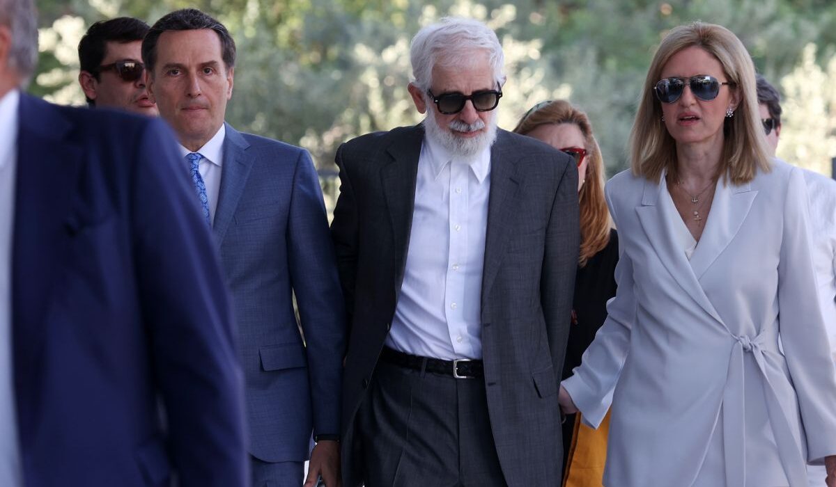 Ομόφωνα ένοχος ο Πέτρος Φιλιππίδης για τις δύο απόπειρες βιασμού – Αποφασίζουν για την ποινή
