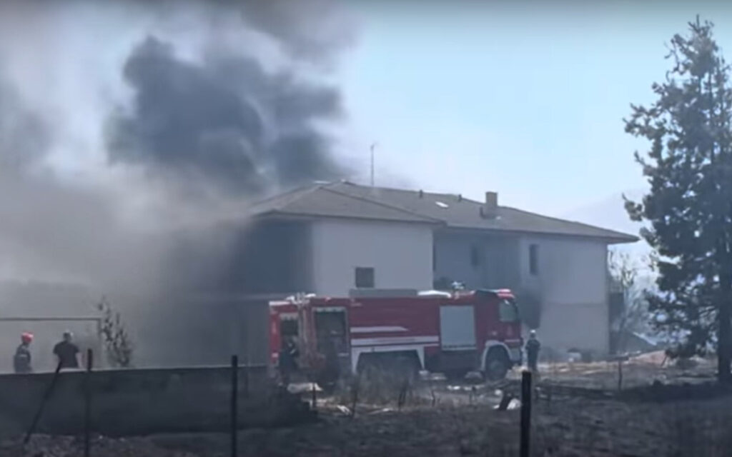 Φωτιά στην Πεδινή Ιωαννίνων: Κάηκε σπίτι – Εκκενώσεις και ενίσχυση των δυνάμεων (Εικόνες, Βίντεο)