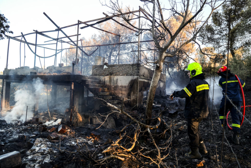 Καταστροφές από τη φωτιά που ξέσπασε στη Ραφήνα και επεκτάθηκε σε Πικέρμι, Σπάτα