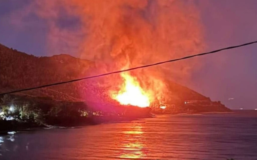 Μεγάλη φωτιά στη Θάσο – Ορατή και από την Καβάλα (Βίντεο)
