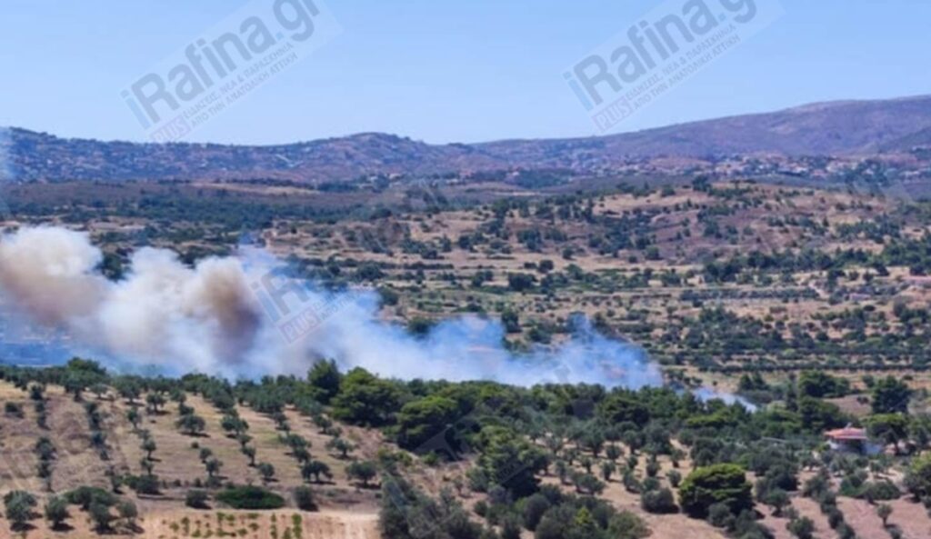 Μεγάλη φωτιά τώρα στη Ραφήνα