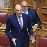 Ο Γιώργος Γεραπετρίτης στη Βουλή για την τροπολογία που αφορά το μεταναστευτικό