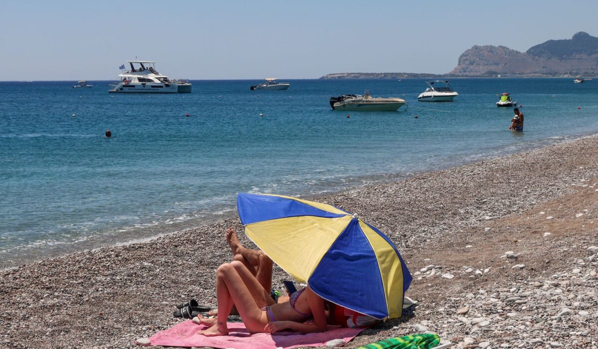 Θερμοπληξία: Τα συμπτώματα που θυμίζουν εγκεφαλικό