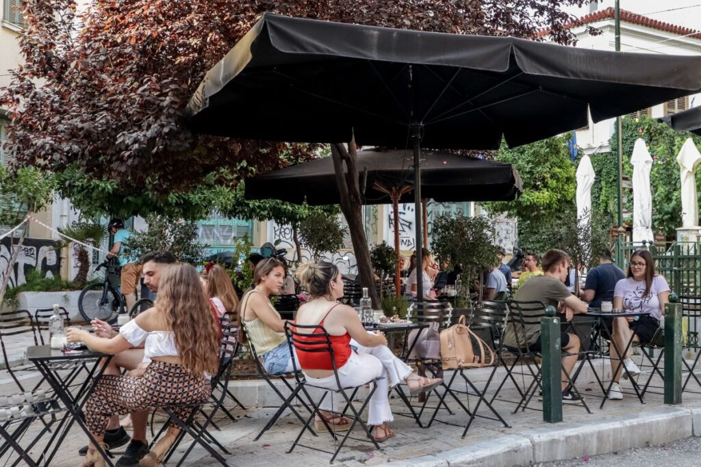 «Λίφτινγκ» στο εργασιακό: 13 ώρες δουλειά, 4ήμερη εργασία, αλλαγές στις άδειες και γρήγορες προσλήψεις – Παραδείγματα