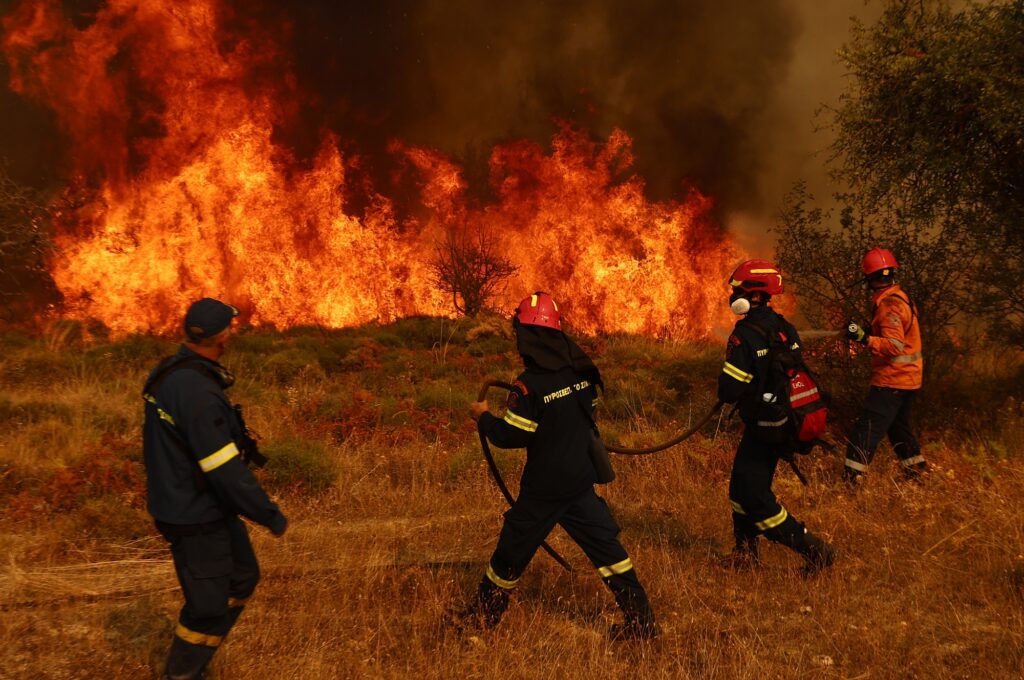 Συναγερμός για τον καιρό «Hot-Dry-Windy» – Υψηλός κίνδυνος φωτιάς σε αυτές τις περιοχές