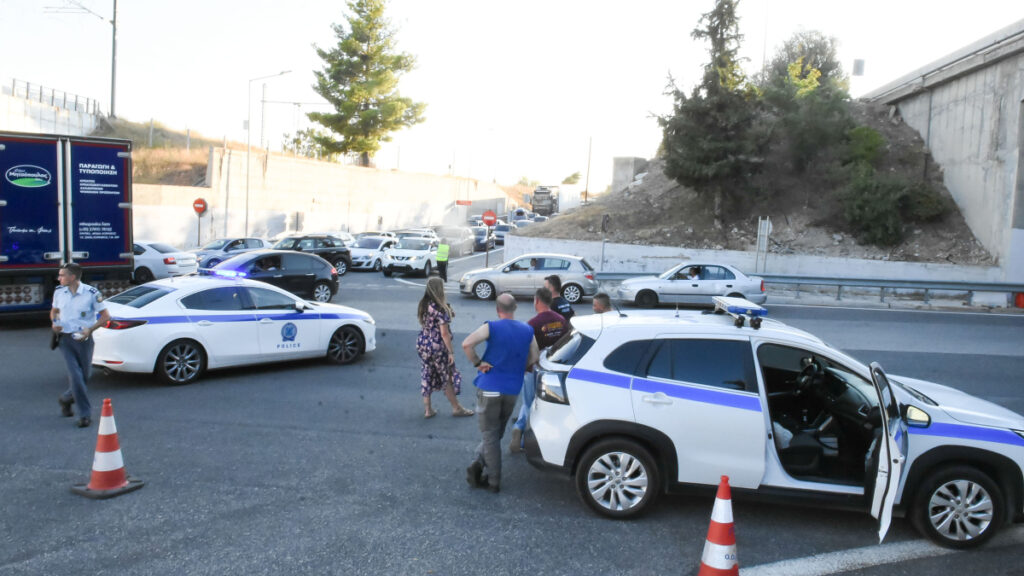 Κίνηση στους δρόμους: Καραμπόλα 5 οχημάτων στην Αθηνών - Κορίνθου