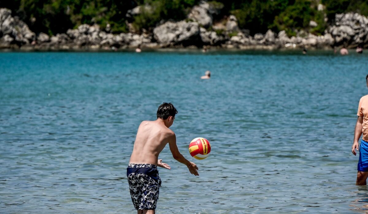 Έφτασε η ημέρα: Αφόρητη ζέστη τέλος, ξεκινούν βροχές – Το σενάριο για νέο καύσωνα
