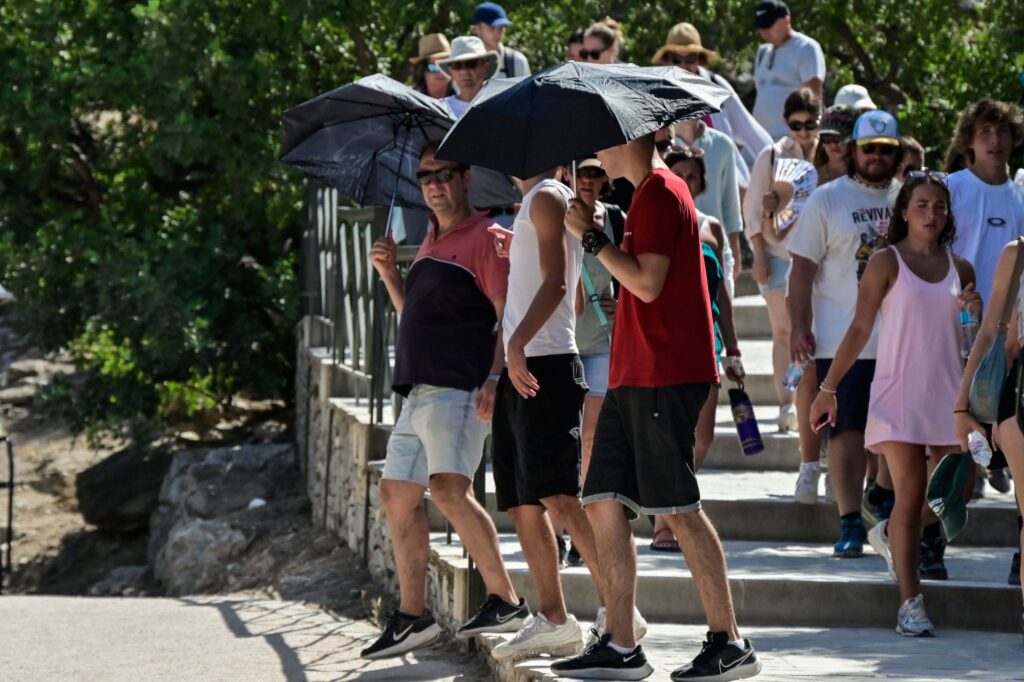 Ανατροπή με τον καύσωνα: Δεν τελειώνει την Κυριακή