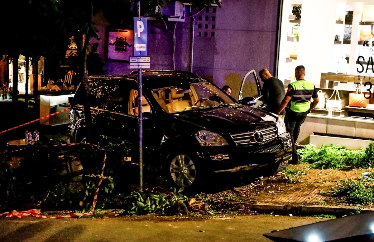 Αυτοκίνητο Τζιπ Κολωνάκι Εστιατόριο