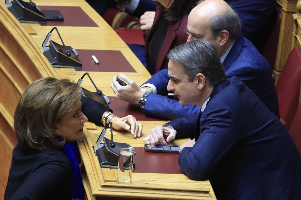 Κυριάκος Μητσοτάκης Ντόρα Μπακογιάννη Βουλή