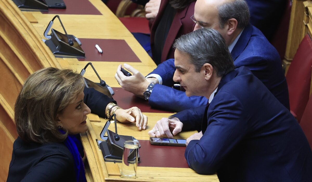 Κυριάκος Μητσοτάκης Ντόρα Μπακογιάννη Βουλή