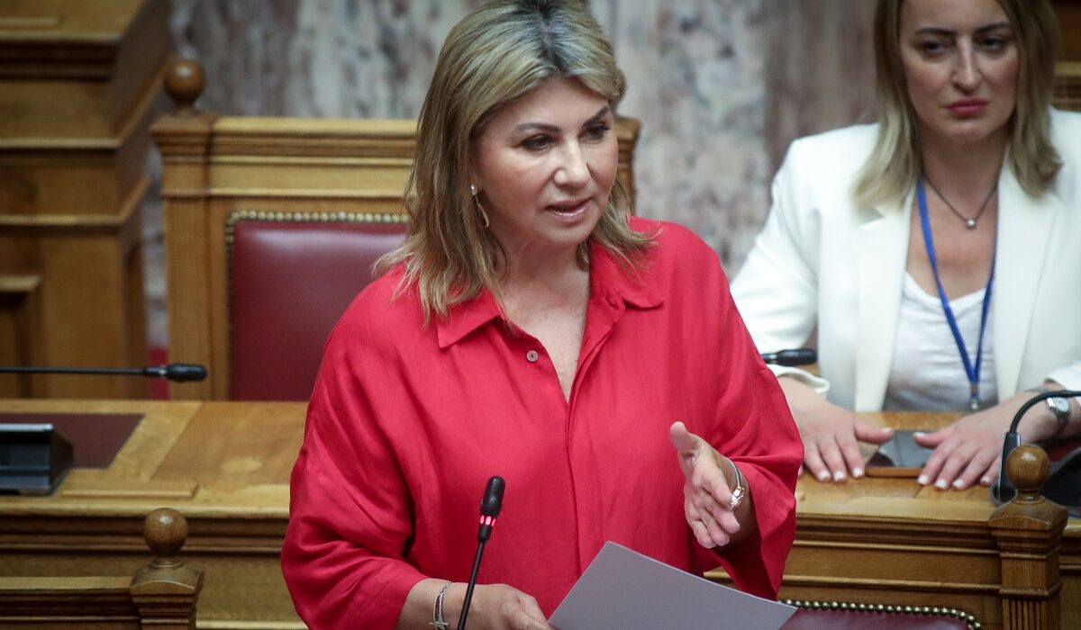Γνωστός «πανελίστας» ο δημοσιογράφος – Συνελήφθη με προσημειωμένα χαρτονομίσματα σε καφετέρια του Βόλου