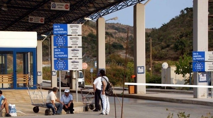 Αποκαλυτικοί διάλογοι για το κύκλωμα των τελωνειακών – «Είσαι μ@@@, βάλε γιατί θα σε γ@@@»