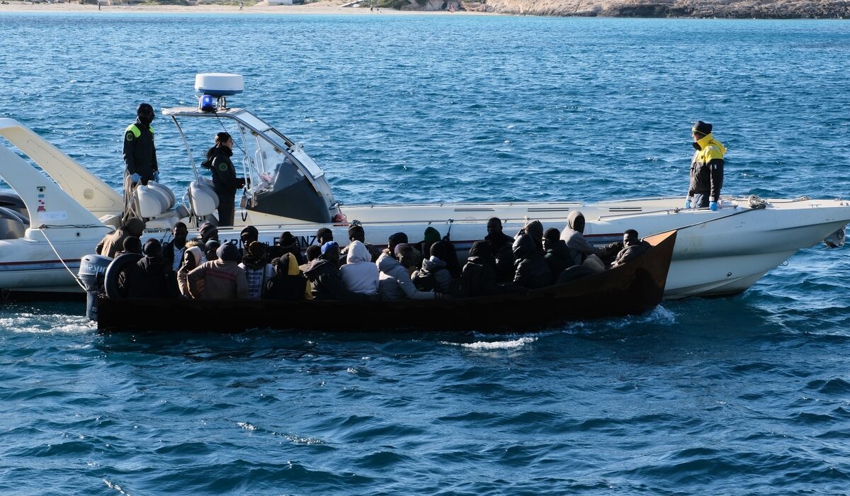 Το «μένουμε Αφρική» του Πλεύρη και o ΟΠΕΚΕΠΕ της Σαχάρας