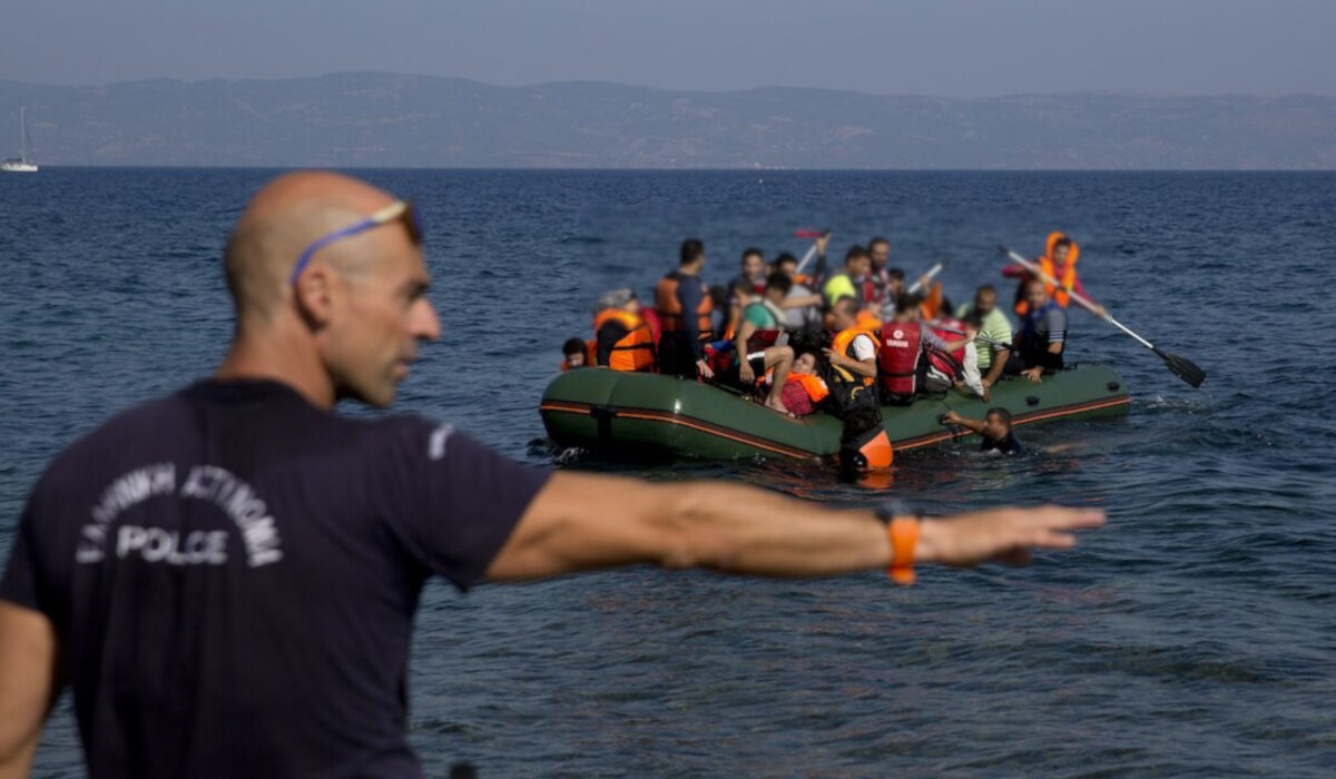 Τροπολογία για το μεταναστευτικό για μετανάστες που έρχονται στην Ελλάδα με πλωτά μέσα από τη Βόρεια Αφρική