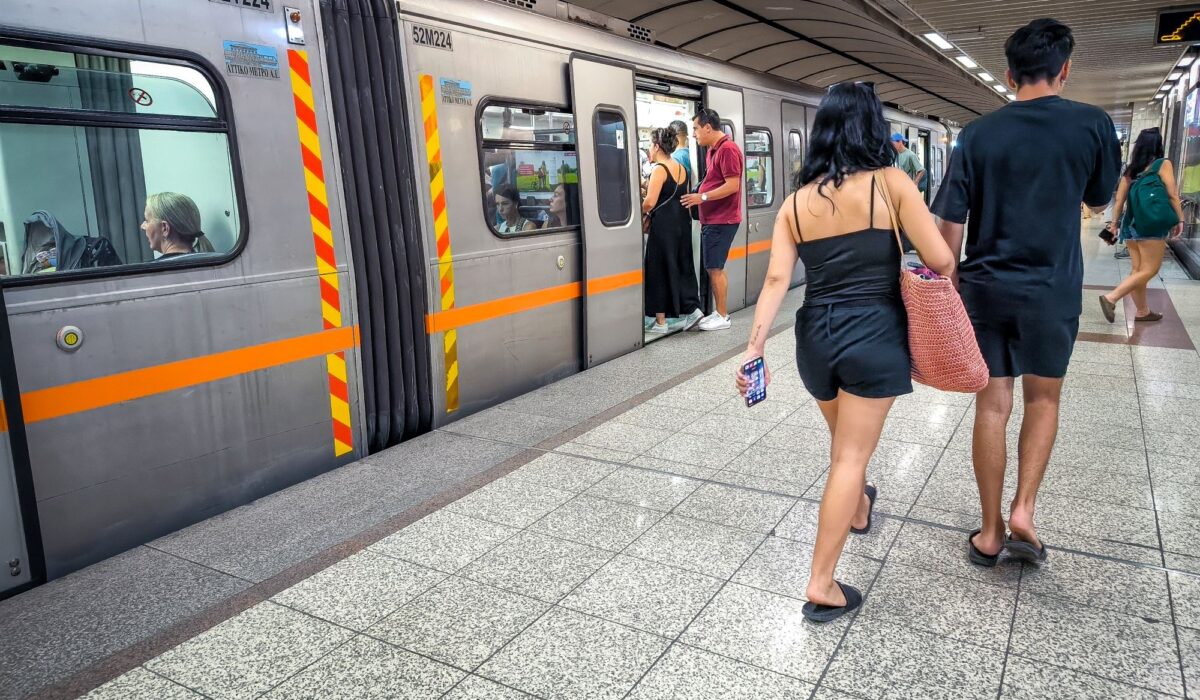 Πρεμιέρα για τα 24ωρα ΜΜΜ: 30.000 επιβάτες στην πρώτη… ολονυκτία του Μετρό