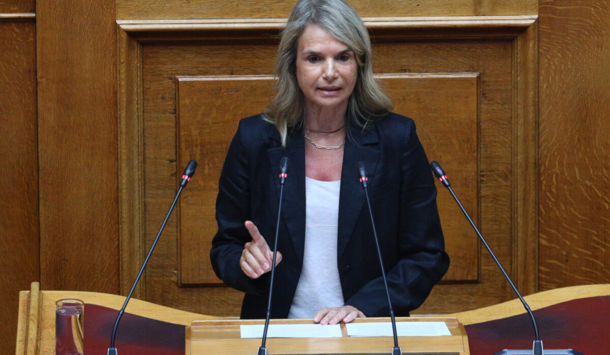 Μιλένα Αποστολάκη ΠΑΣΟΚ για τραπεζικές χρεώσεις