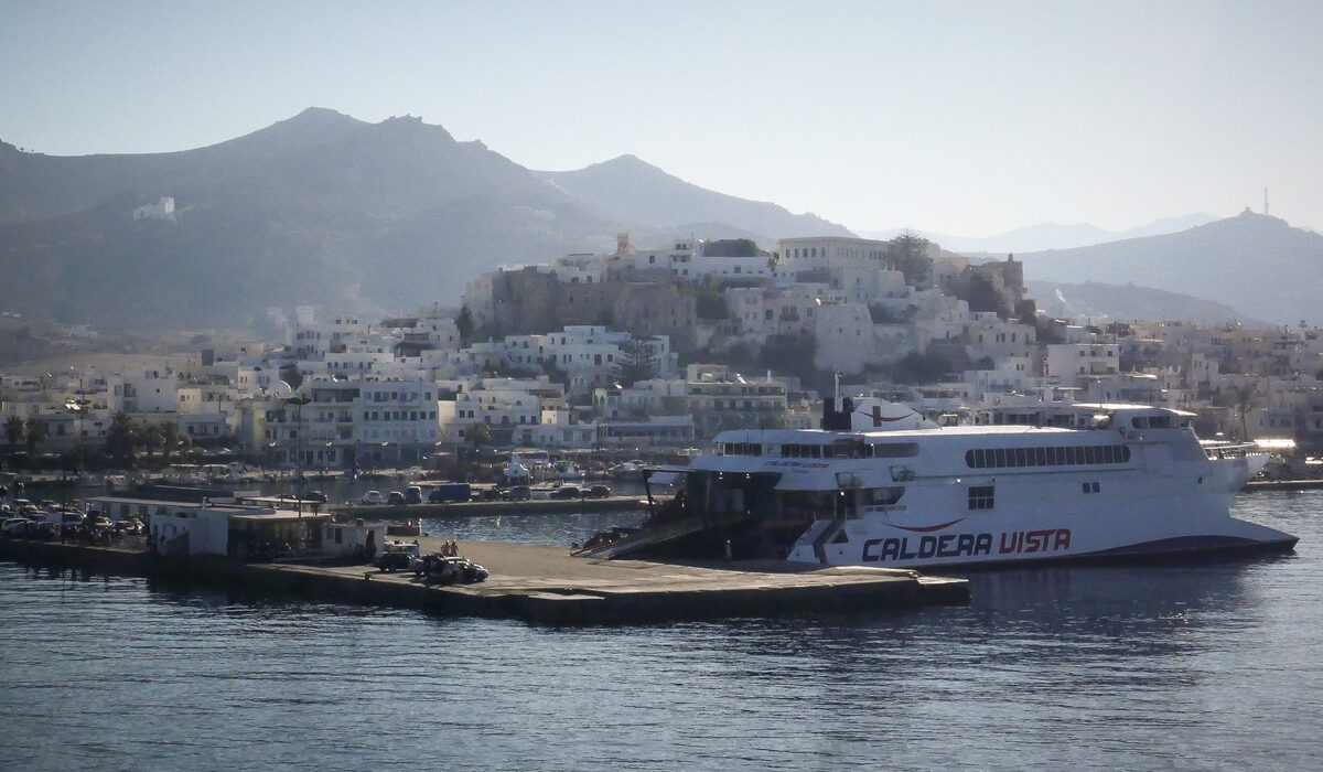 Αιματηρό περιστατικό στη Νάξο: Τσακώθηκε με συνάδελφό του στο λιμάνι και τον μαχαίρωσε