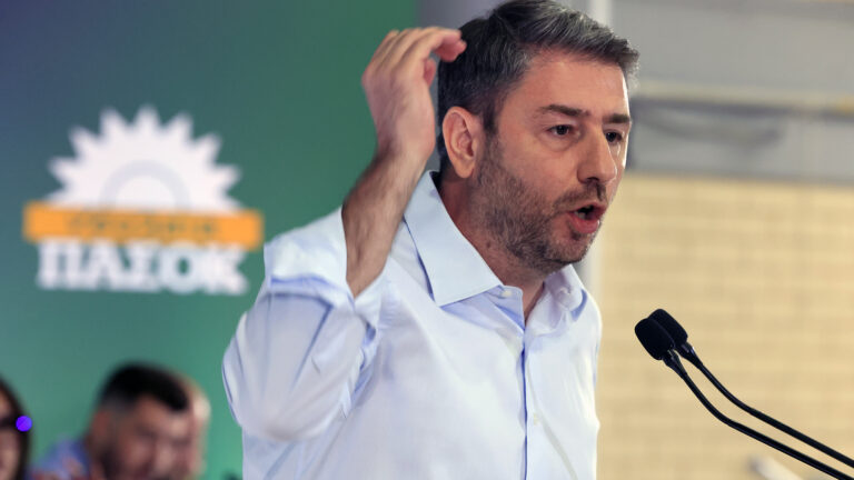 &Nu;ί&kappa;&omicron;&sigmaf; &Alpha;&nu;&delta;&rho;&omicron;&upsilon;&lambda;ά&kappa;&eta;&sigmaf;