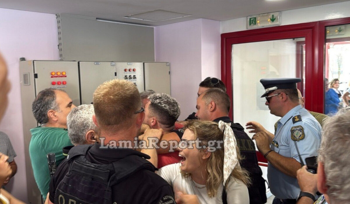 Τα άκουσε ο Άδωνις στα εγκαίνια του νέου ΤΕΠ στη Λαμία – Ένταση και προπηλακισμοί (Βίντεο)