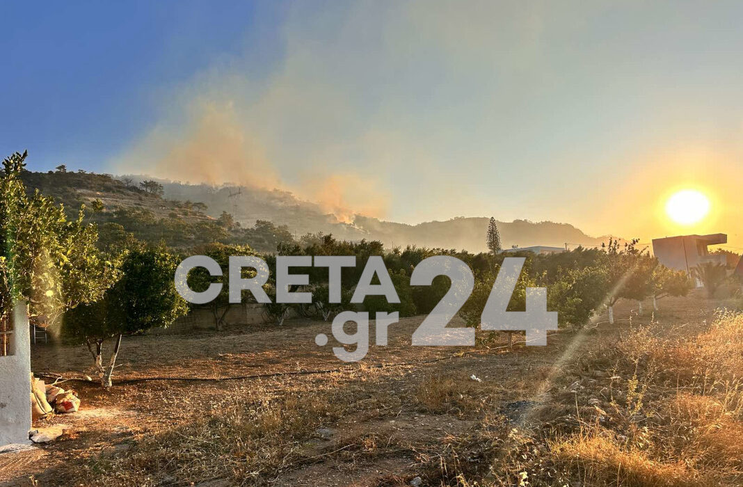 Διάσπαρες εστίες στην Ιεράπετρα: Εικόνες βιβλικής καταστροφής από τη φωτιά – Απομακρύνθηκαν 5.000 άτομα