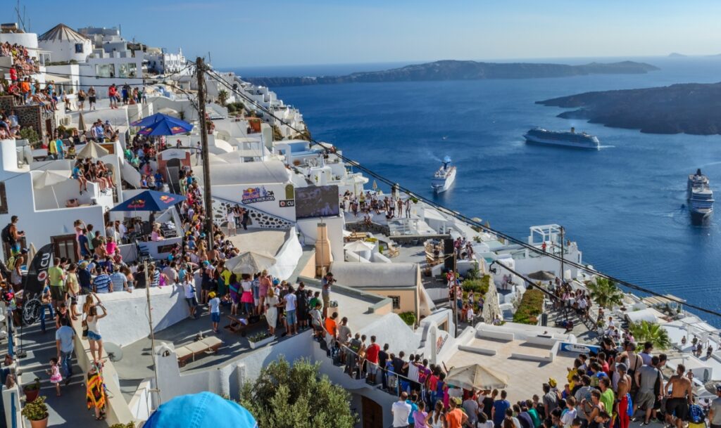 Οι Ευρωπαίοι γυρίζουν την πλάτη στα τουριστικά hotspots – Πλήγμα και στην Ελλάδα