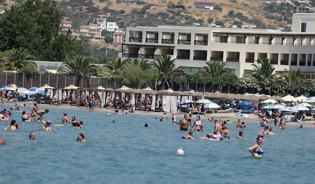 ΠΑΡΑΛΙΑ ΣΤΟΝ ΣΑΡΩΝΙΚΟ