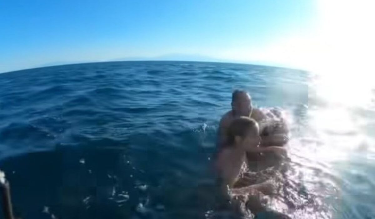 Θεσσαλονίκη: Συγκλονιστική διάσωση πατέρα, κόρης στη θάλασσα – Τους βρήκε αθλητής που έκανε kite surf
