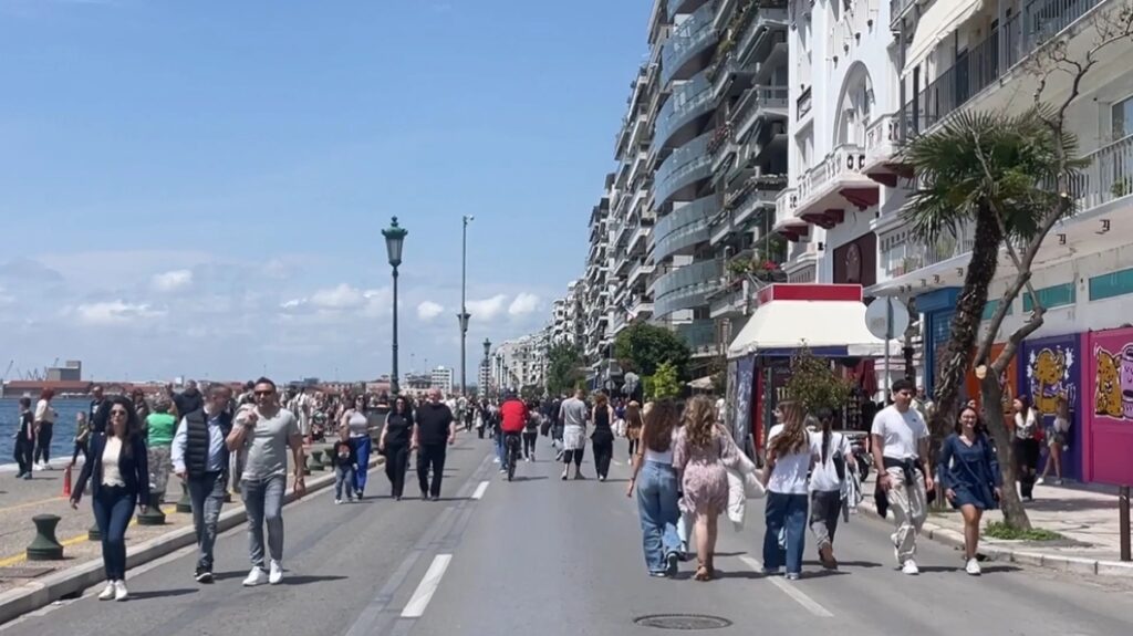 Η Θεσσαλονίκη δίνει «ανάσα» στους πεζούς - Πεζόδρομος την Κυριακή η Λεωφόρος Νίκης, οι ώρες