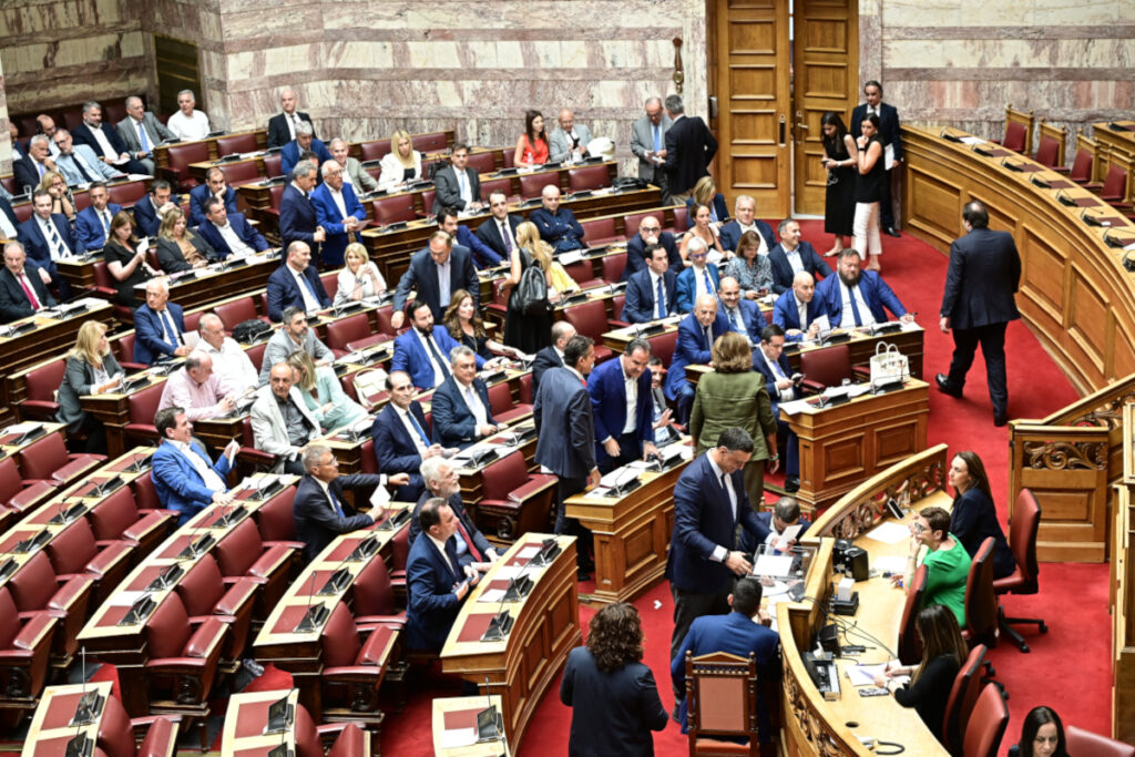 Ψηφοφορία στη Βουλή για Καραμανλή Τέμπη