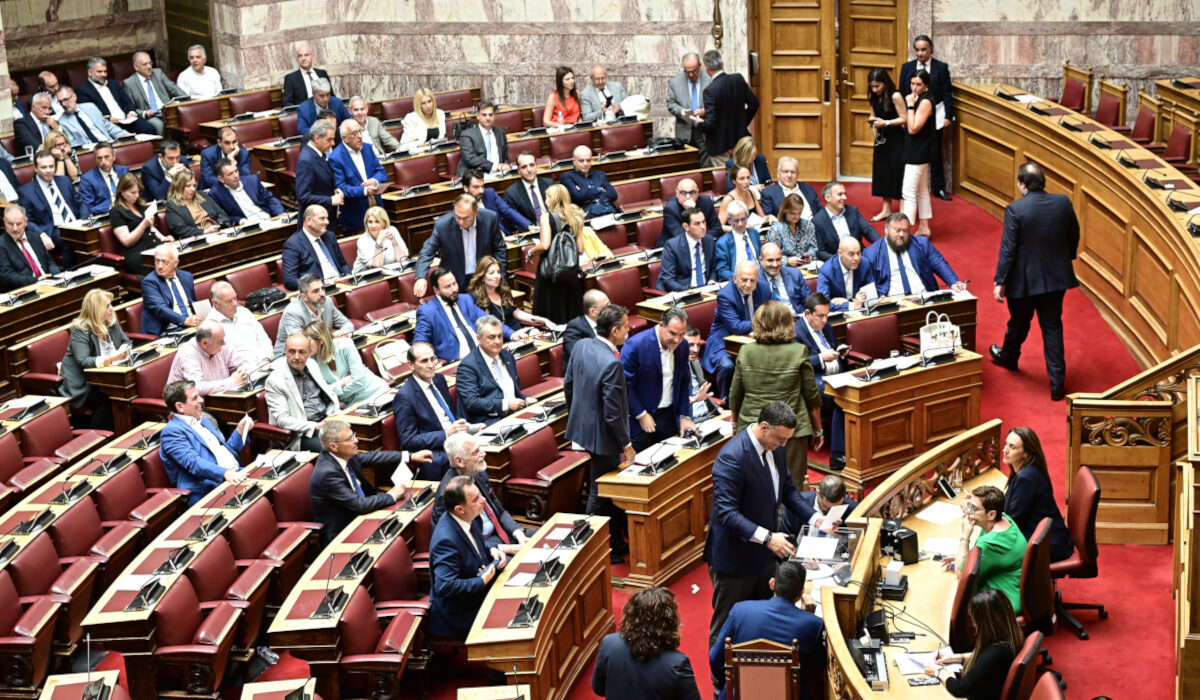 Ψηφοφορία στη Βουλή για Καραμανλή Τέμπη