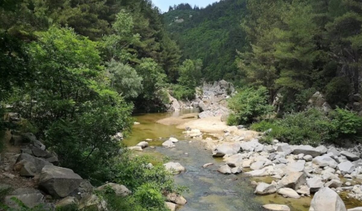 Ξάνθη: Τι εξετάζεται για την τραγωδία με τους δύο νεκρούς 16χρονους – Βρέθηκαν σφηνωμένοι κάτω από βράχο