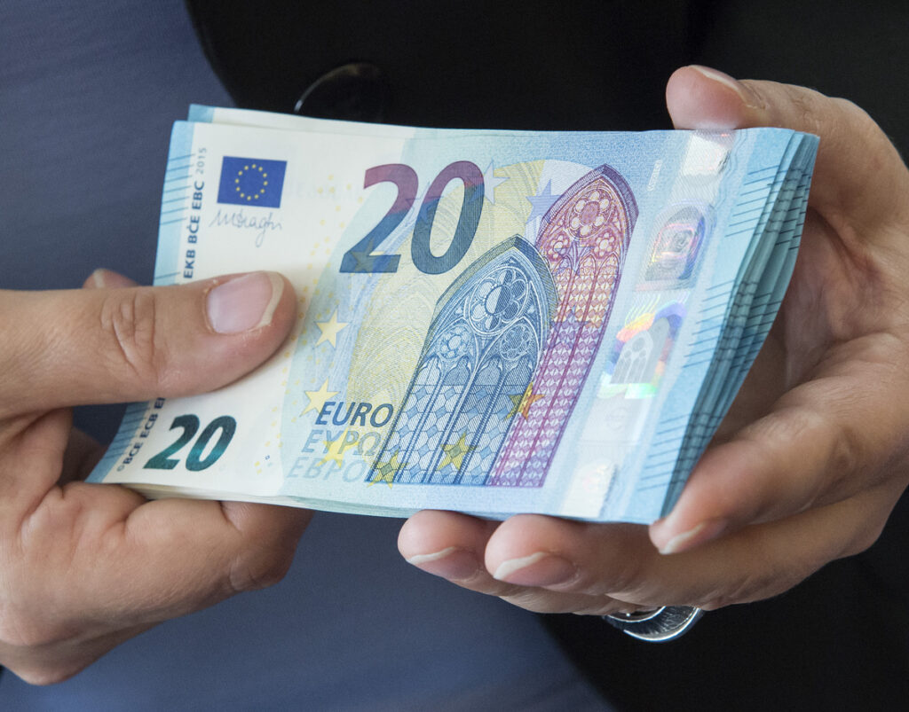 Γαλλοπολωνικός πόλεμος για την Μαρί Κιουρί – Τα νέα χαρτονομίσματα των 20 ευρώ ξυπνούν τη διαμάχη για τη Νομπελίστρια