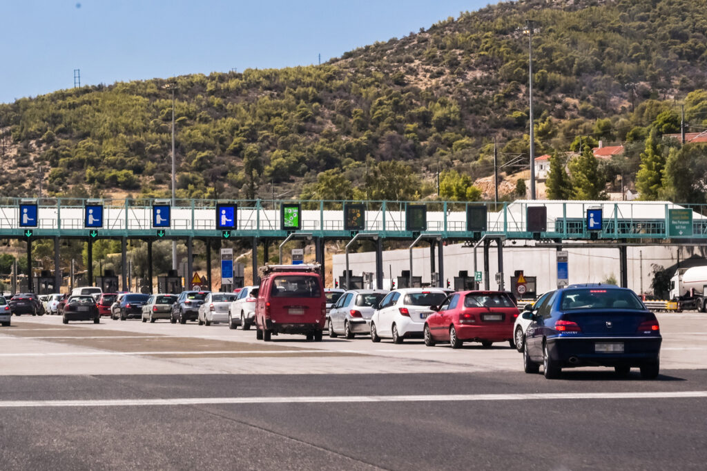 Γεμίζει ξανά η Αθήνα: Ξεκίνησε σταδιακά η επιστροφή των αδειούχων – Πού έχει κίνηση