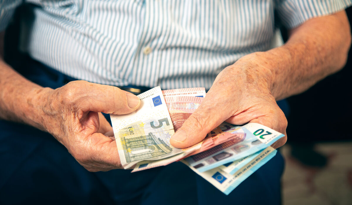 Νέα αναδρομικά συνταξιούχων στις 25/8 - Ποιοι πληρώνονται