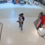 Σοκαριστικό βίντεο σε εμπορικό κέντρο: 26χρονος με σχιζοφρένεια απαγάγει 3χρονη