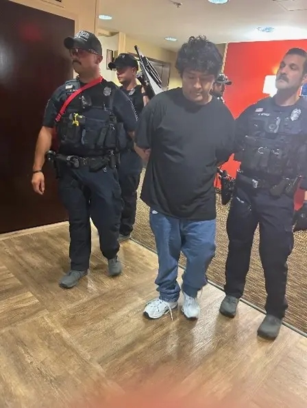 Σοκαριστικό βίντεο σε εμπορικό κέντρο: 26χρονος με σχιζοφρένεια απαγάγει 3χρονη